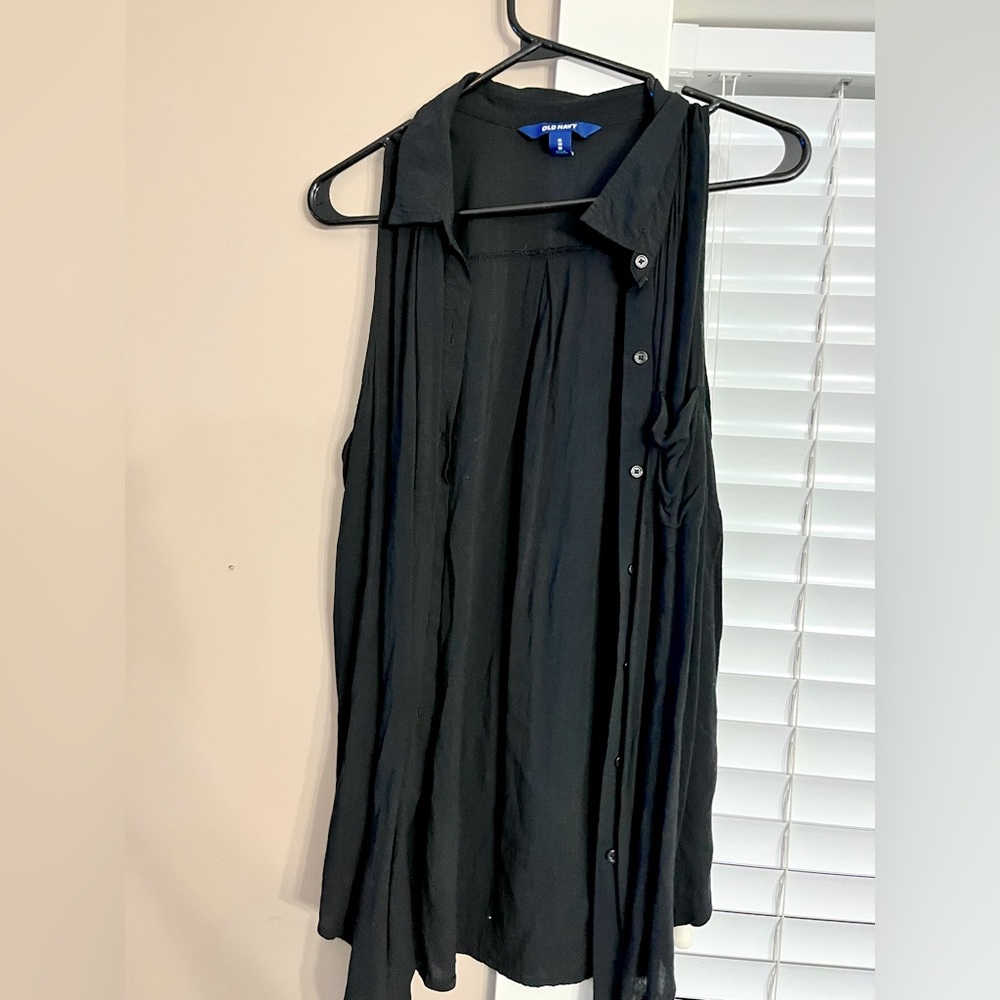 Black old navy button up short sleeve blouse with tie at bottom size XL